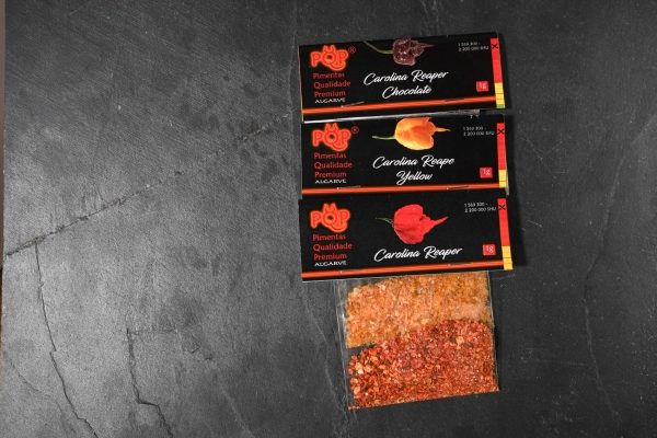 Carolina Reaper vermelha, amarela e chocolate
